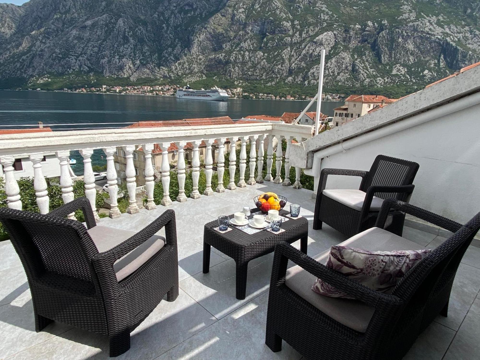 Lux Boka Sea View Apartment Kotor Dış mekan fotoğraf