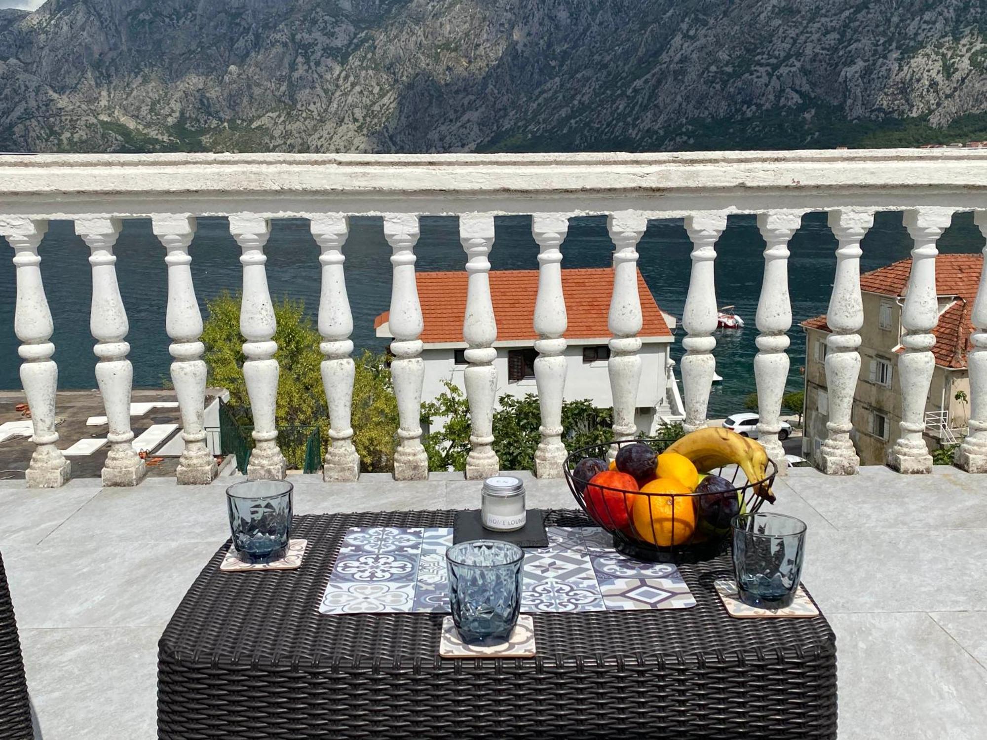 Lux Boka Sea View Apartment Kotor Dış mekan fotoğraf